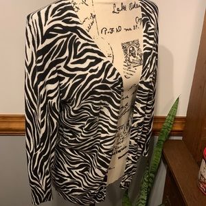 🏷️ 3 for $10
Covington cardigan zebra print sweater